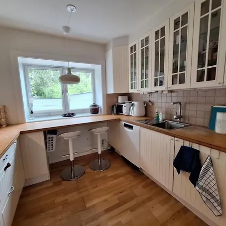 Rum i privatbostad Single In A Bright Flat Close To