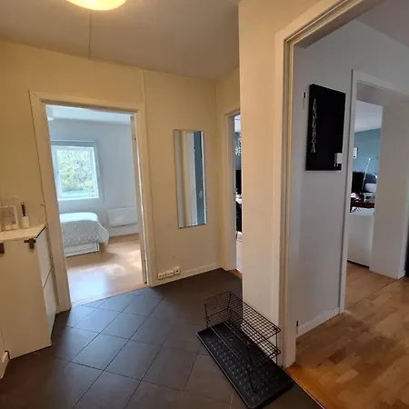 Rum i privatbostad Single In A Bright Flat Close To