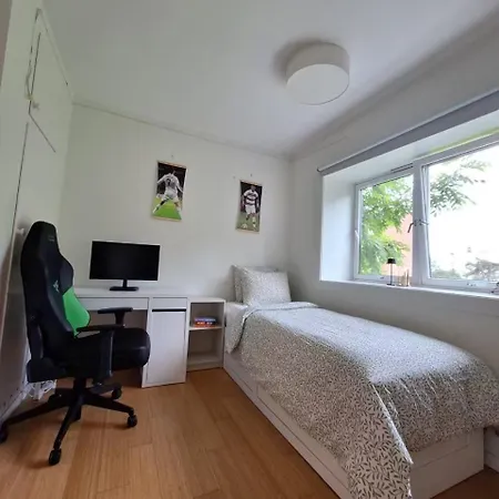 Single In A Bright Flat Close To Rum i privatbostad