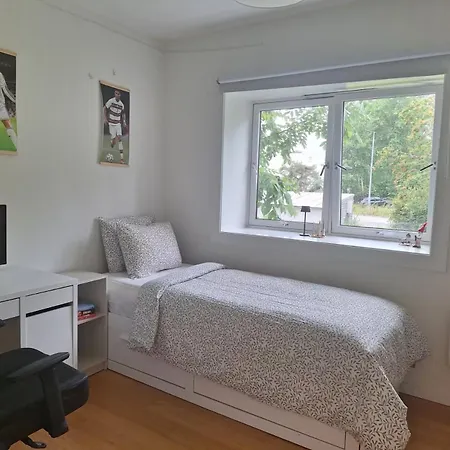 Single In A Bright Flat Close To *